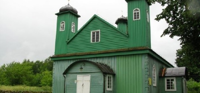 Masjid muslim Tartar. Muslim Tartar Polandia banyak menetap di perbatasan Liuthania dan Belarusia.