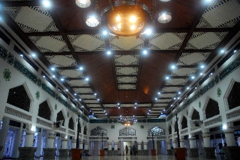 Masjid Nurul Barkah, Bandara Soekarno-Hatta, Tangerang, Banten.