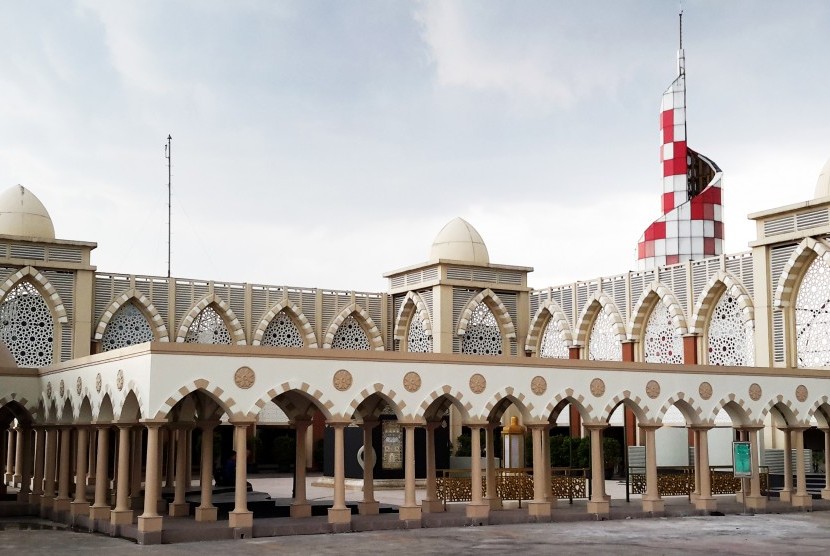 Masjid Nurul Iman Terinspirasi Tiga Masjid Suci Republika