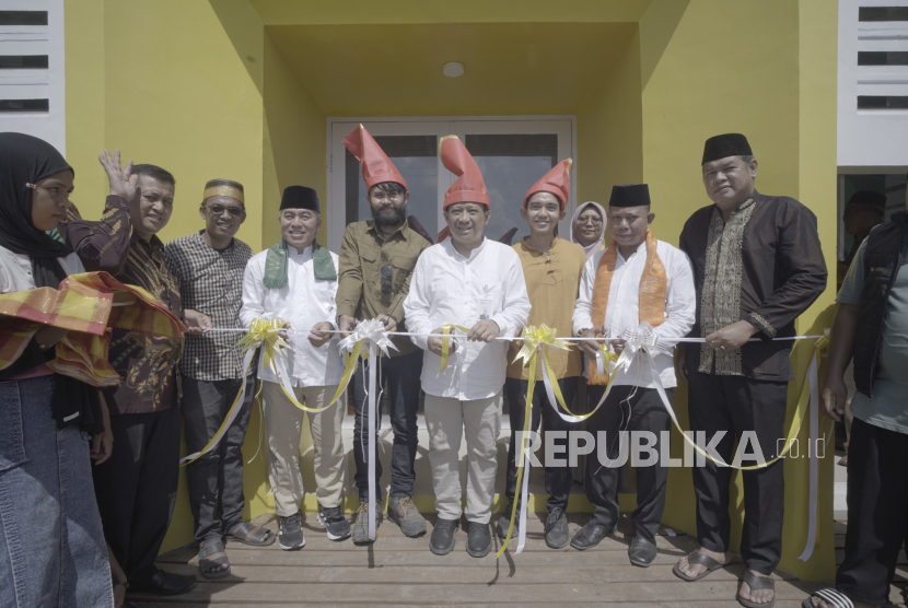 Masjid Nusantara bekerja sama dengan BSI Maslahat telah membangun dan meresmikan Masjid Baitus Salam Indonesia (BSI) di Kampung Poloa, Desa Bonto Manai, Kecamatan Labakkang, Kabupaten Pangkep, Sulawesi Selatan, Sabtu (18/10/2025).