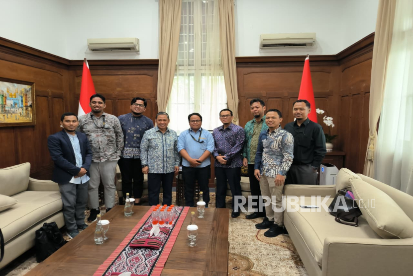 Masjid Nusantara dan IGPC melakukan audiensi dengan Wamenlu Anis Matta terkait pengiriman kapal kemanusiaan menuju Gaza. 