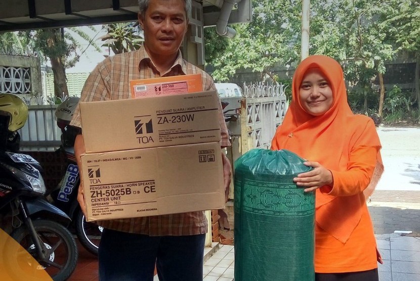   Masjid Nusantara Salurkan Karpet untuk Masjid di Jabar