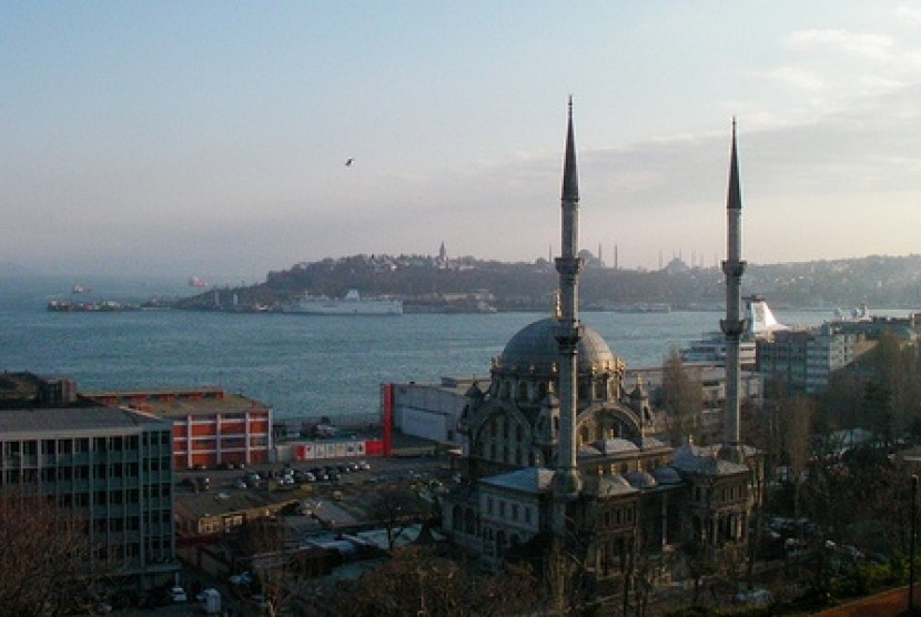 Masjid Nusretiye di Istanbul, Turki.