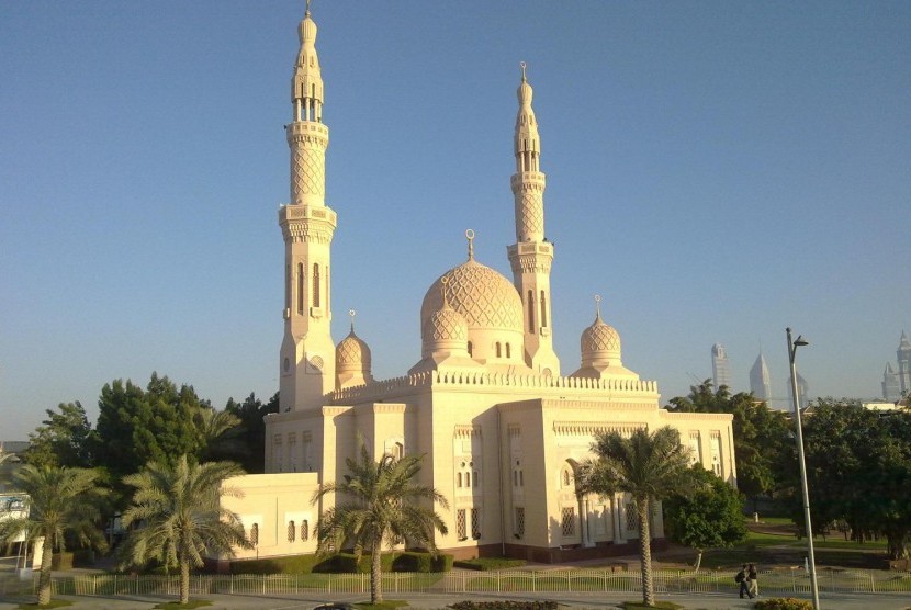 Seluruh Masjid di Dubai Dipasang Kerai. Foto:  Masjid Palm Jumeirah, Dubai