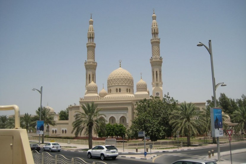 800 Masjid Dubai Gelar Sholat Istisqa Sebelum Sholat Jumat. Masjid Palm Jumeirah, Dubai, UAE.
