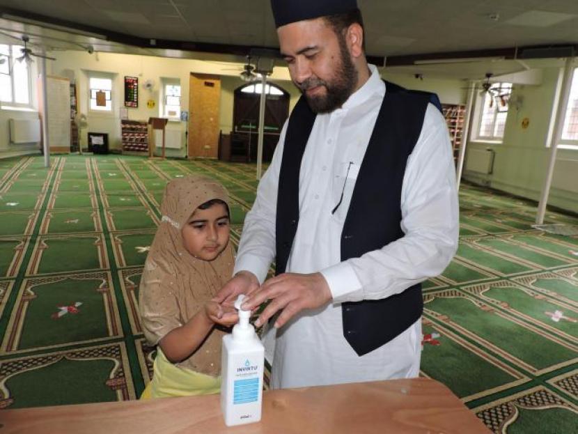 Masjid Pertama Hadirkan Sanitizer Bebas Alkohol