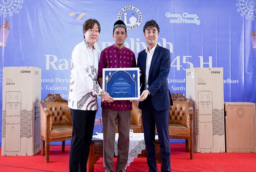 Masjid pertama yang mendapatkan fasilitas water purifier dari Coway adalah Masjid Dzunnuraini, berlokasi di Rest Area KM45 A, Tol Jagorawi, Ciawi, Bogor