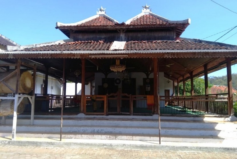 Masjid Pesantren Benda Kerep, Cirebon, peninggalan Mbah Soleh.