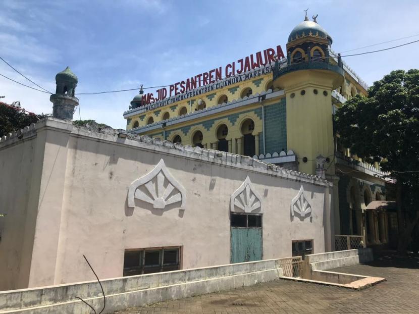 Masjid Pesantren Cijawura, masjid berusia 98 tahun peninggalan sejarah syiar Islam di Jawa Barat, Selasa (28/3/2023). 