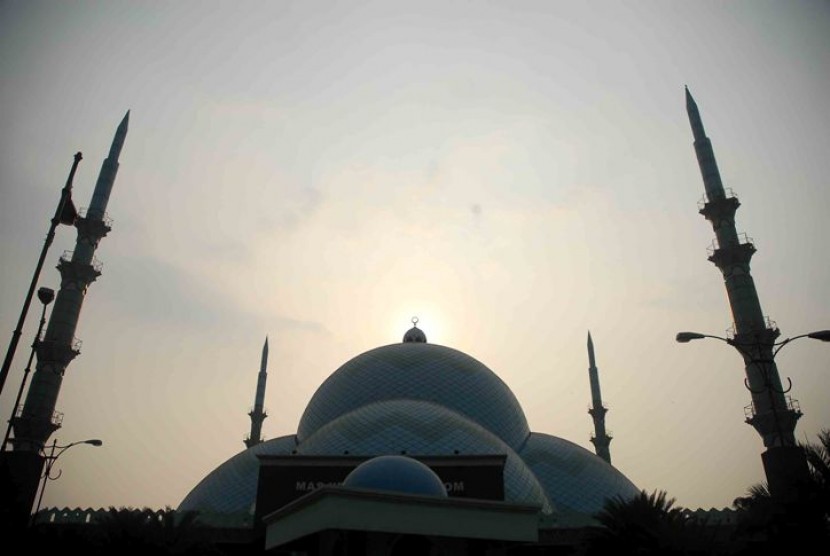 Masjid Raya Al-A'zhom Tangerang, Banten.