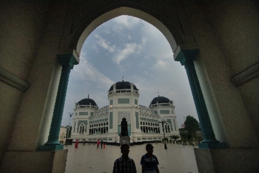 Masjid Raya Al-Mashun, Medan, Sumatra Utara. 