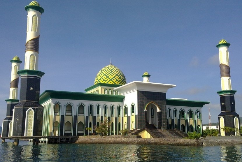 Masjid Raya Al-Munawar, Ternate. NU Maluku Utara Pertanyakan Pemkot Ternate Sholat Idul Adha pada 9 Juli