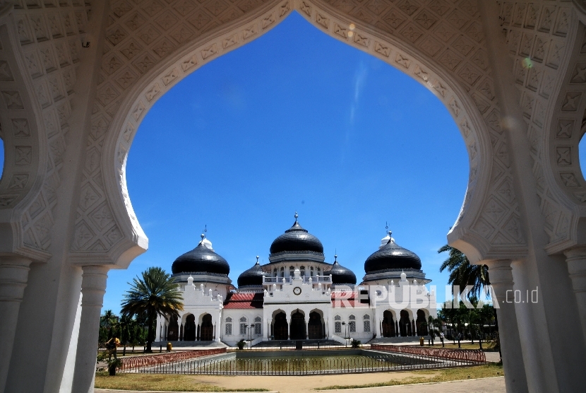 Desa percontohan adat wujud melestarikan adat dan budaya Aceh. Masjid Raya Baiturrahman Aceh