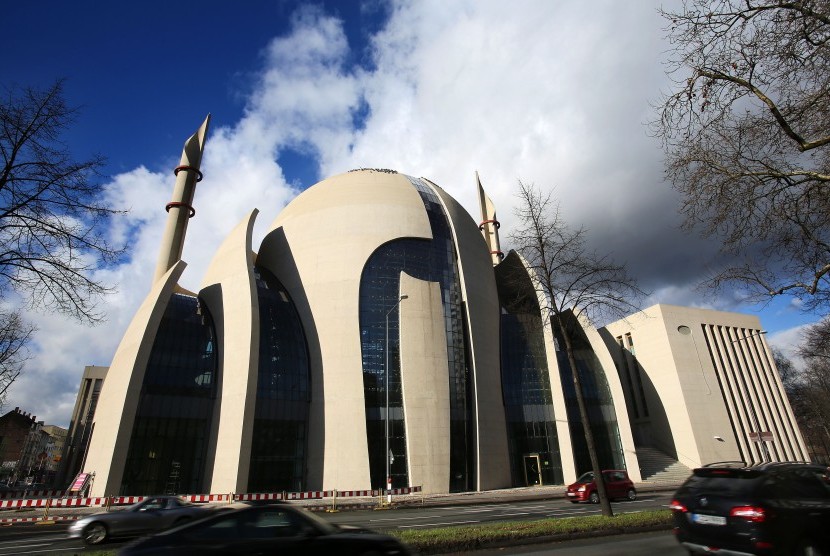 Partai Sayap Kanan Jerman Tolak Kumandang Adzan di Cologne. Masjid Raya Cologne di Jerman.