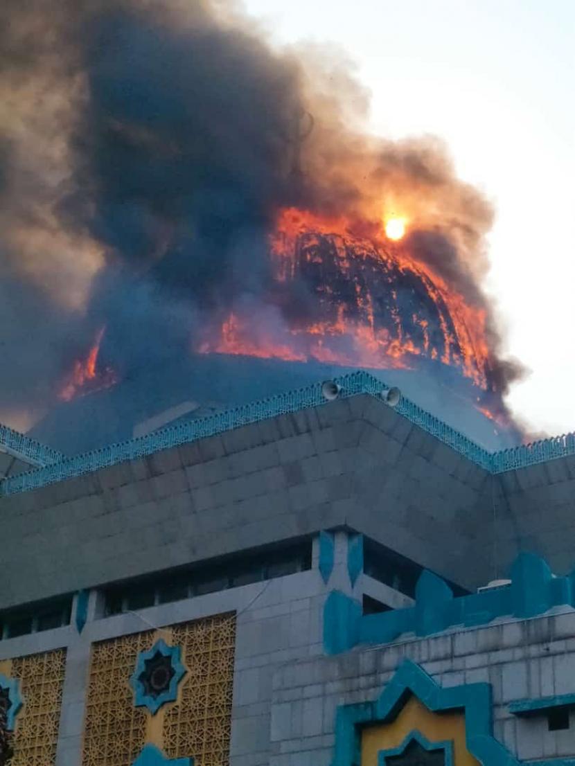 Masjid Raya Jakarta Islamic Center terbakar pada Rabu (19/10/2022) sore.