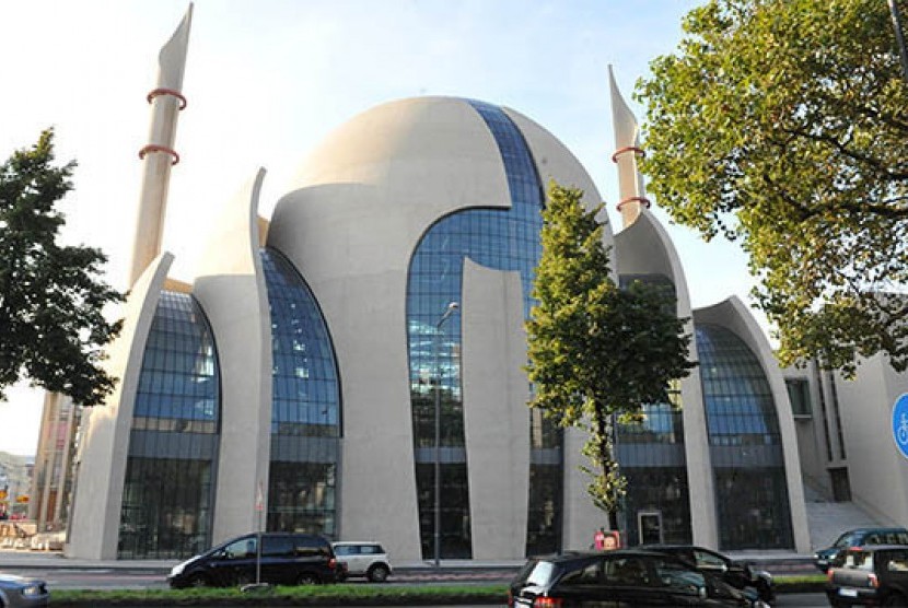 Masjid Raya Koln di Jerman.