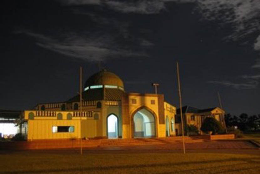 Masjid sekaligus Islamic Center di Barrackpore, Trinidad.