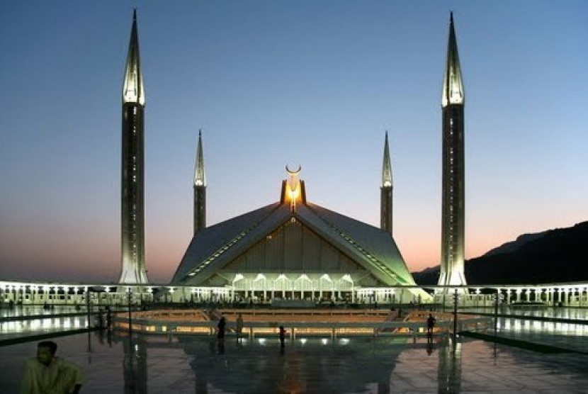 Masjid Shah Faisal Islamabad Pakistan sempat ditutup akibat pelanggaran prokes.