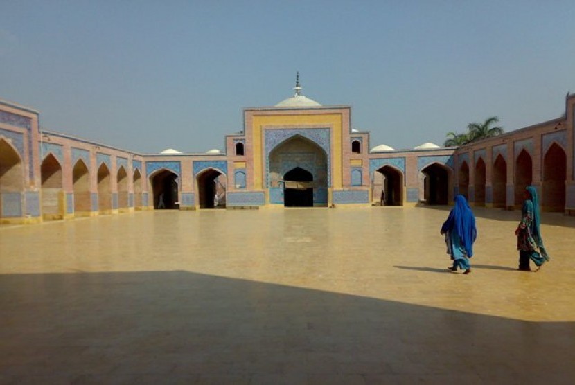 Para ulama di Pakistan menentang penutupan masjid saat wabah Covid-19. Masjid Shah Jahan di Distrik Thatta, Provinsi Sindh, Pakistan.