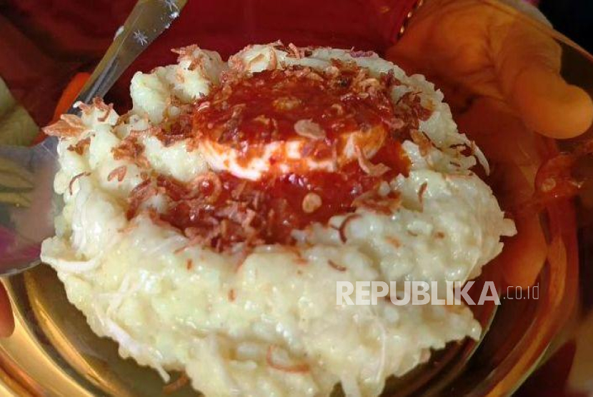 Masjid Shiratal Mustaqiem yang merupakan masjid tertua Kota Samarinda, Kalimantan Timur secara khusus menghidangkan bubur peca setiap Ramadhan. 