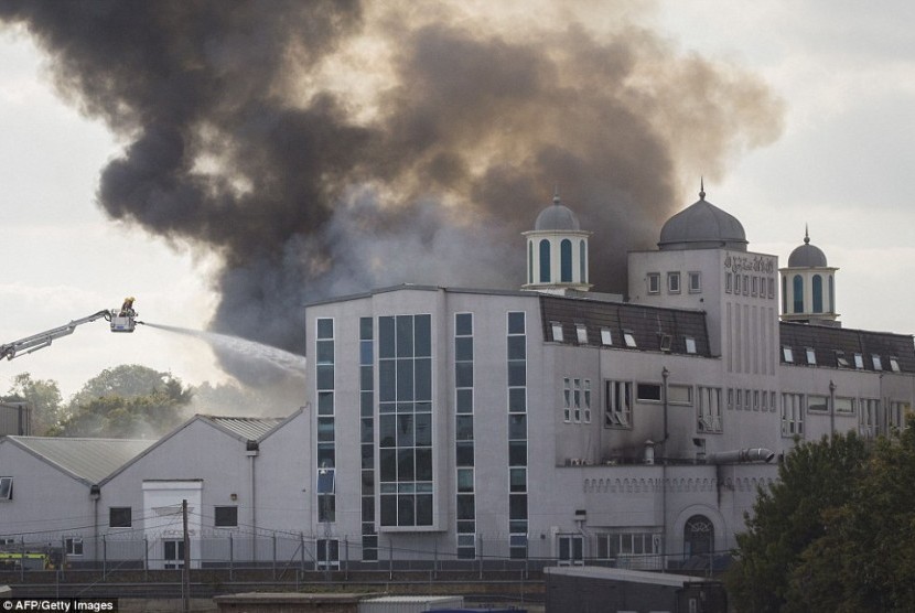 Masjid terbesar di Eropa, Baitul Futuh kebakaran, Sabtu (26/9).