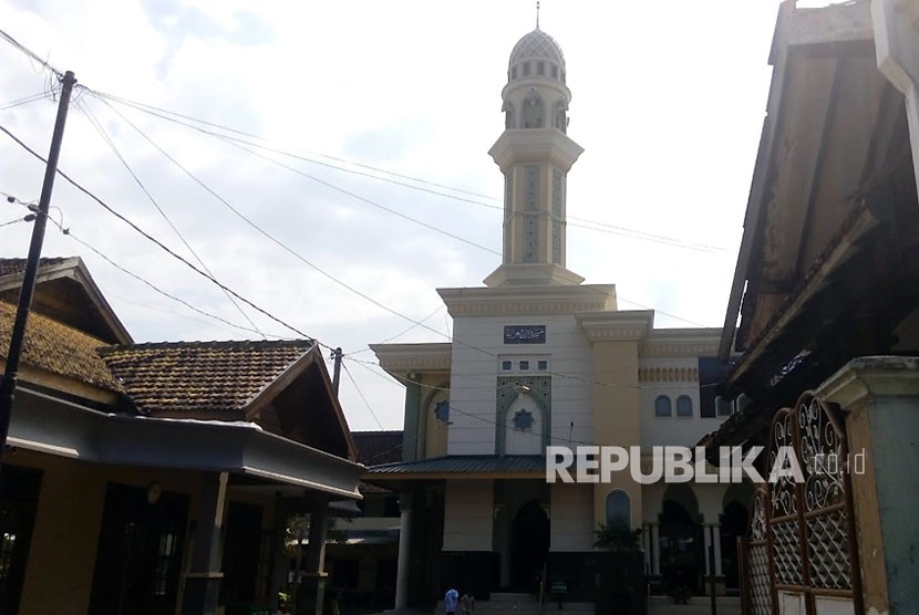 Masjid tertua di Malang, Masjid At-thohiriyyah atau Mbah Thohir di Jalan Bungkuk, Singosari Kabupaten Malang. Bangunan yang juga dikenal dengan Masjid Bungkuk ini menjadi saksi sejarah perkembangan Islam di Malang. 