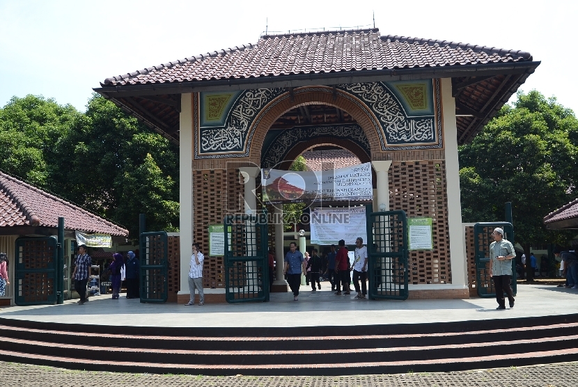 Masjid UI Depok dan Salemba Hentikan Sementara Sholat Jumat . Foto: Masjid UI Depok, Masjid di Kampus UI Depok(Republika/ Musiron)