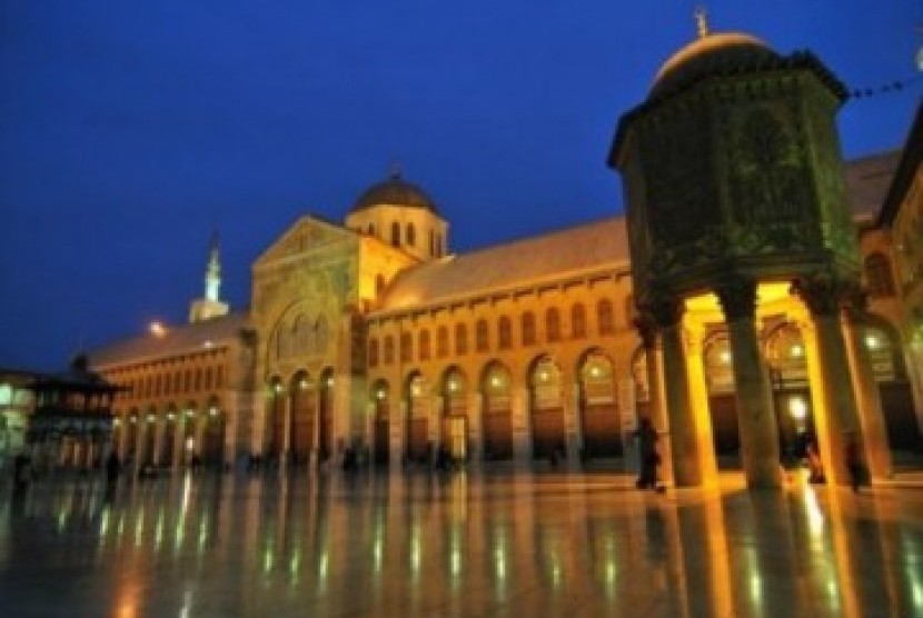 tuliskan tiga nama masjid peninggalan kerajaan islam di indonesia yang kamu ketahui