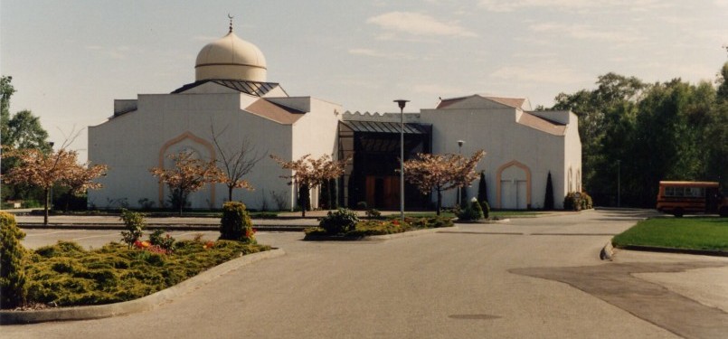 Masjid yang dibangun Asosiasi Muslim British Colombia, Kanada.
