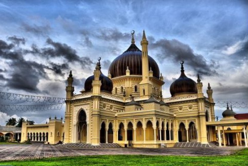 Operasional Masjid dan Surau di Kedah Dihentikan. Foto: Masjid Zahir di Kedah, Malaysia.