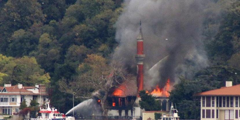 Erdogan Sedih Masjid Abad ke-17 Terbakar. Masjid Vanikoy