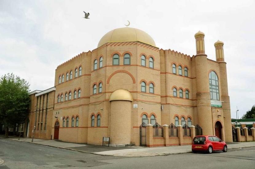 Tahun Baru 2023, Pemuda Masjid di Liverpool Bersih-Bersih . Foto: Masjid Liverpool
