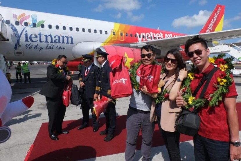 Maskapai berbiaya murah (Low Cost Carrier) airlines asal Vietnam, Vietjet Air melakukan inaugural flight atau penerbangan perdana untuk rute terbarunya, yakni penerbangan langsung dari Ho Chi Minh City ke Bali.