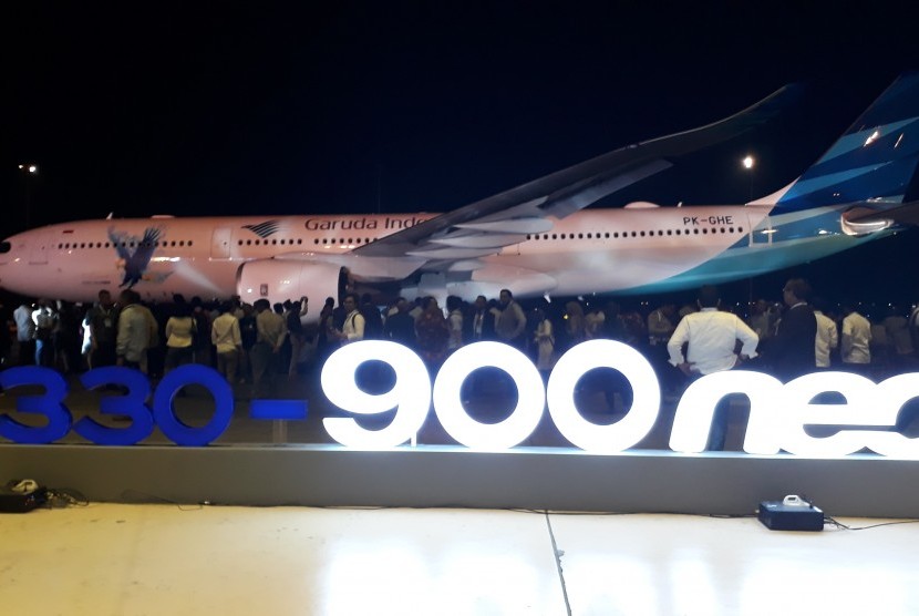 Maskapai Garuda Indonesia menghadirkan armada Airbus A330-900 Neo di Hanggar 2 GMF AeroAsia, Rabu (28/11).