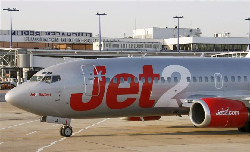Maskapai penerbangan Jet2. Salah seorang penumpang Jet2 diduga sakit cacar air sehingga pesawat yang ditumpanginya tertahan sekitar satu jam di landasan bandara Spanyol, Senin (20/5/2024).