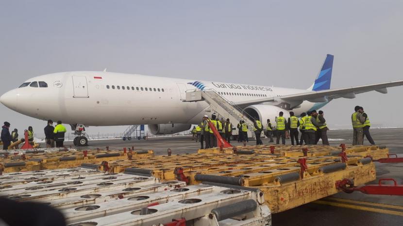 Maskapai penerbangan nasional Garuda Indonesia menerbangkan dua  armada Airbus A330-300 yang mengangkut bantuan kemanusiaan dari Indonesia ke Kabul, Afghanistan, pada Ahad (9/1/2022).
