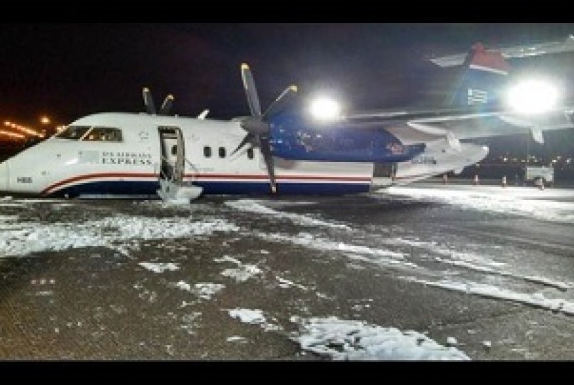 Maskapai Piedmont Airlines 4560 mendarat darurat di Bandara Internasional Newark Liberty, New Jersey, Sabtu (18/5) dinihari waktu setempat.