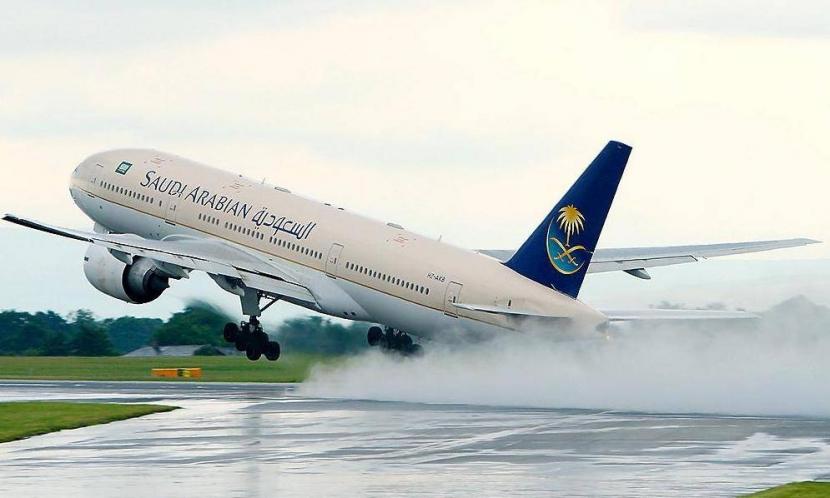 Maskapai Saudi Airlines (ilustrasi). Pengelola dana investasi publik Arab Saudi, Public Investment Fund (PIF), berencana memesan sekitar 80 pesawat.