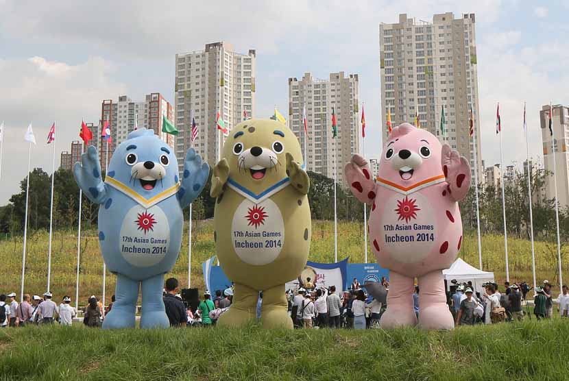 Maskot Asian Games 2014 Incheon (kiri-kanan) Barame, Vichuon dan Chumuro.