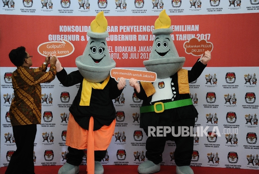 Maskot Pilkada DKI Jakarta diperlihatkan usai peluncuran saat Konsolidasi Akbar Penyelenggara Pemilihan Gubernur dan Wakil Gubernur DKI Jakarta Tahun 2017 di Jakarta, Sabtu (30\7).