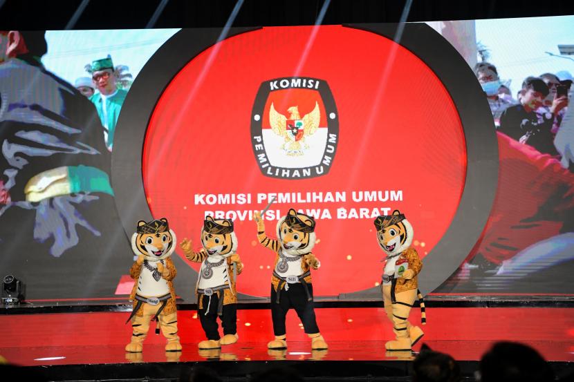 Maskot pilkada tahun 2024 ini yaitu Sili dan Wangi yaitu harimau Bara asli Jawa Barat.