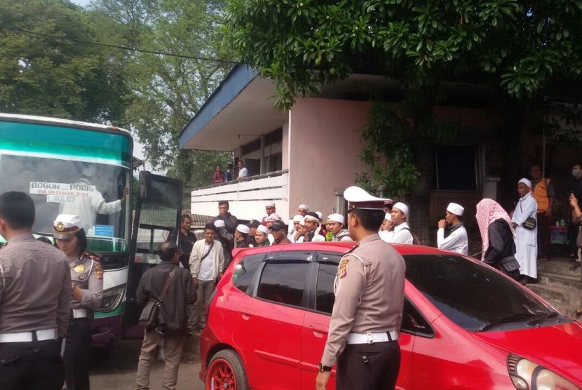 Massa aksi 4 November dari Kota Bogor di Masjid Raya Kota Bogor, Jumat (4/11).