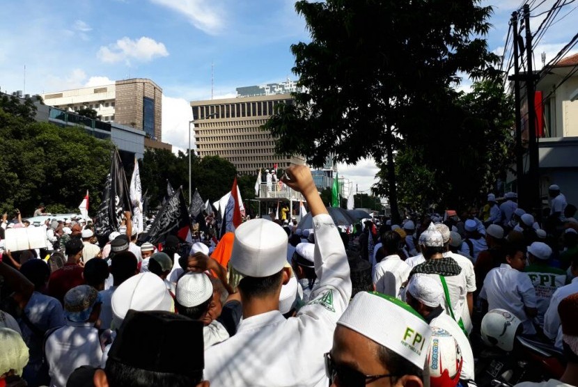 Massa aksi longmarch yang akan dilakukan Gerakan Nasional Pengawal Fatwa (GNPF) MUI, Jumat (28/4).