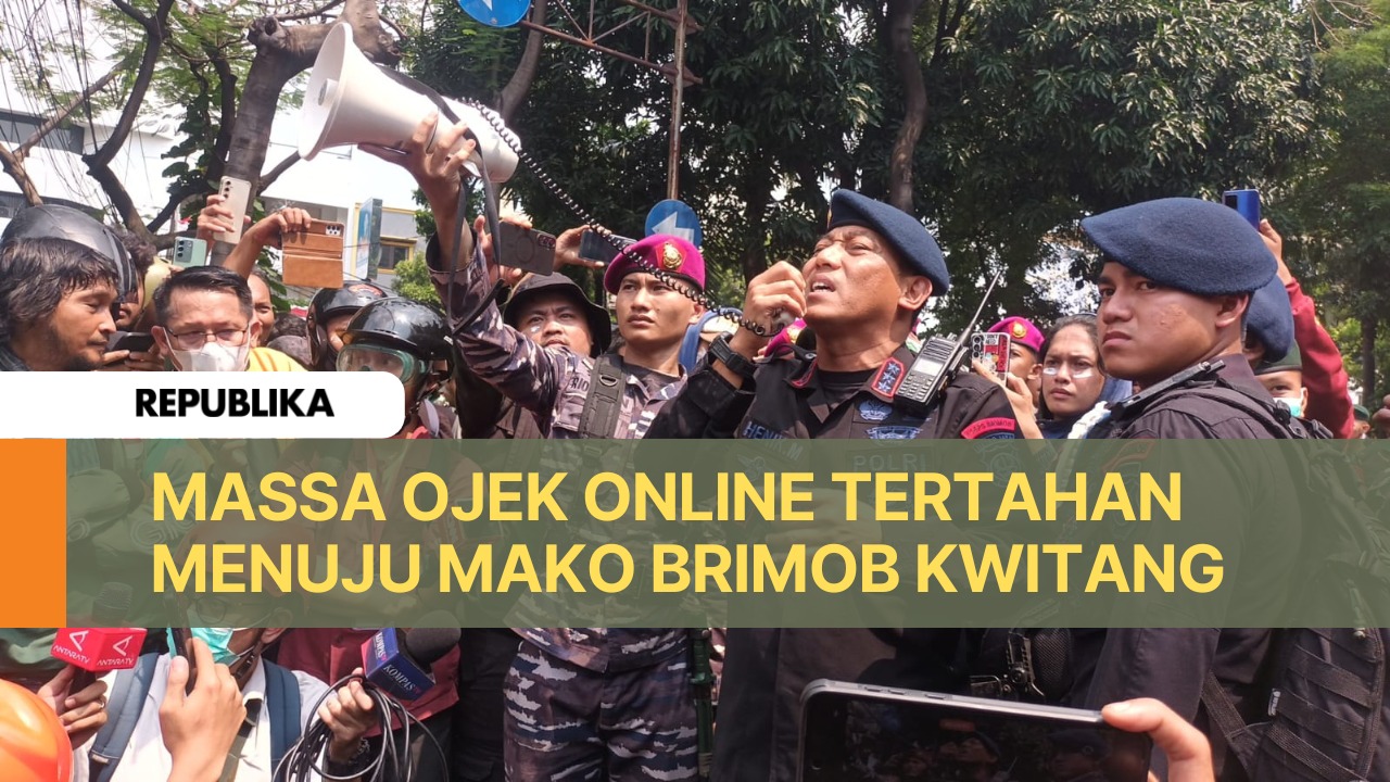 Massa Aksi Yang Ingin Menuju Mako Brimob Tertahan di Simpang Empat Senen