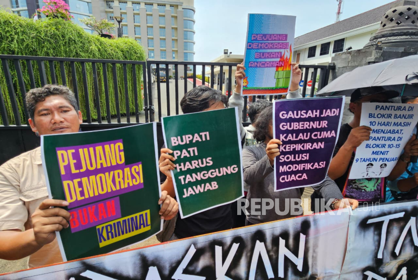 Massa Aliansi Pati Tuntut Pembebasan Teguh dan Botok, Tokoh Penggerak Pemakzulan Bupati Sudewo