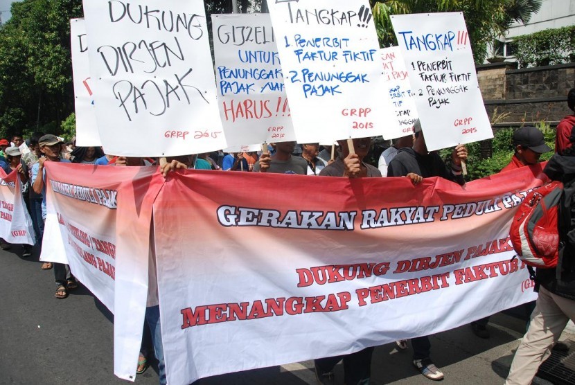 Massa dari Gerakan Rakyat Peduli Pajak (GRRP) meminta Ditjen Pajak tegas atasi pajak fiktif dengan libatkan penegak hukum