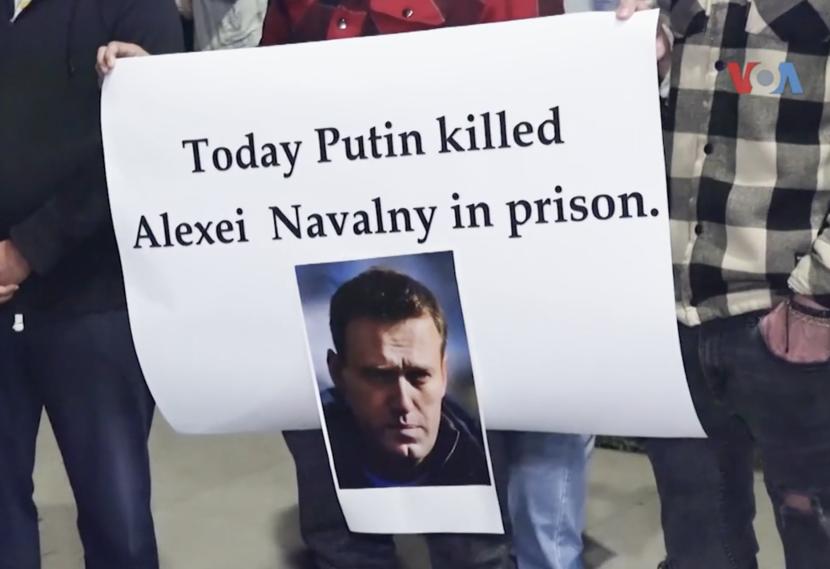 Massa demontrasi di Amerika Serikat menuntut investigasi kematian Navalny.