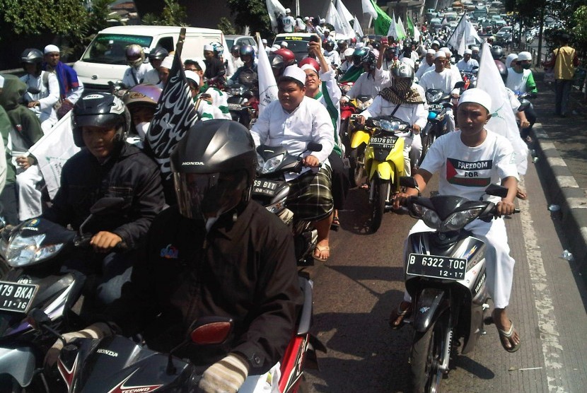 Massa FPI konvoi keliling Jakarta