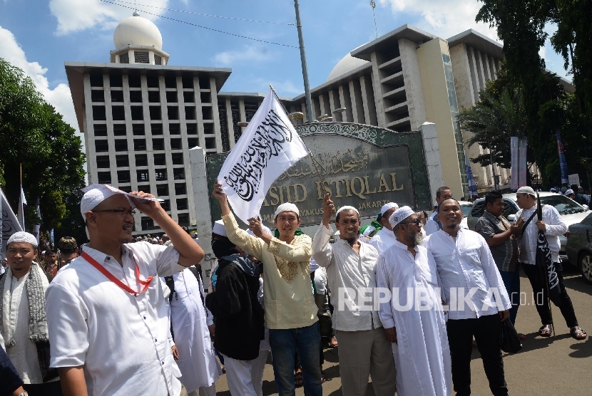 Massa Gerakan Nasional Pengawal Fatwa (GNPF) Majelis Ulama Indonesia (MUI) bersiap kembali melakukan aksi Jumat (5/5) mendatang (ilustrasi)