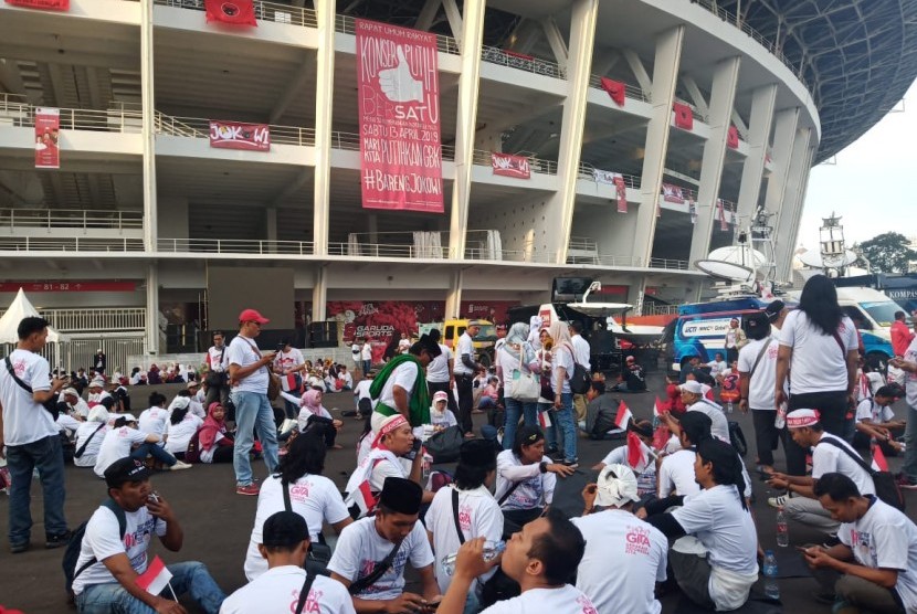 Massa Kampanye Akbar Jokowi Maruf Padati Pintu Utama GBK  